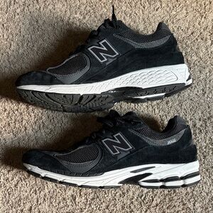 New Balance Men's Black and White Athletic Shoes